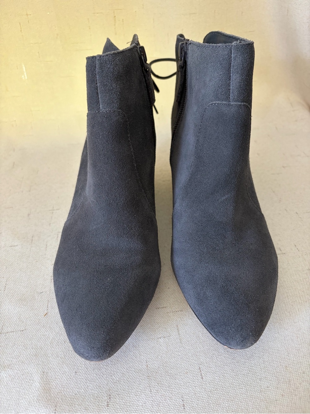Tahari Charlie 8M ankle boots